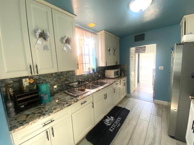 4574 E Illinois Ave, Fresno, CA 93702