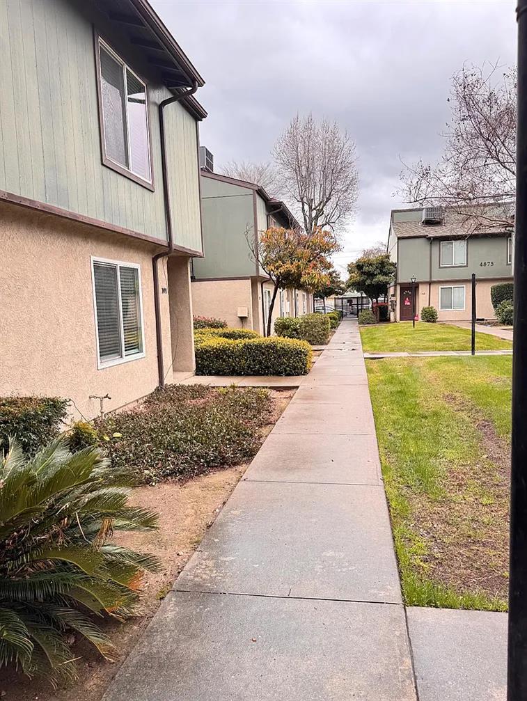 1745 N Winery #102, Fresno, CA 93703