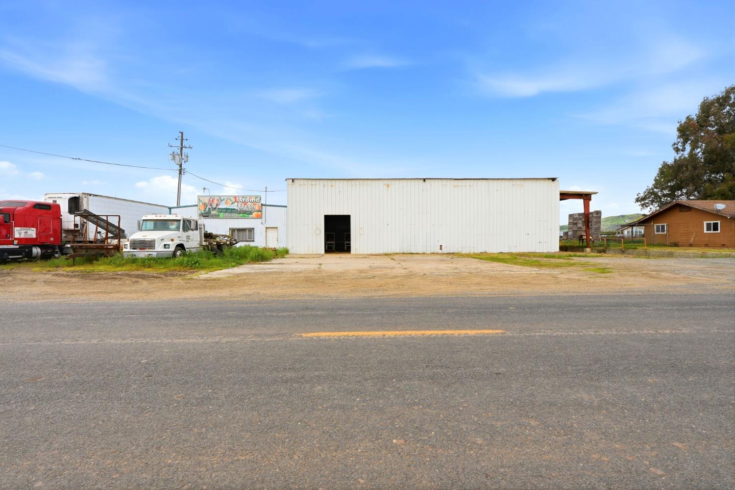 42637 Road 114, Dinuba, CA 93618