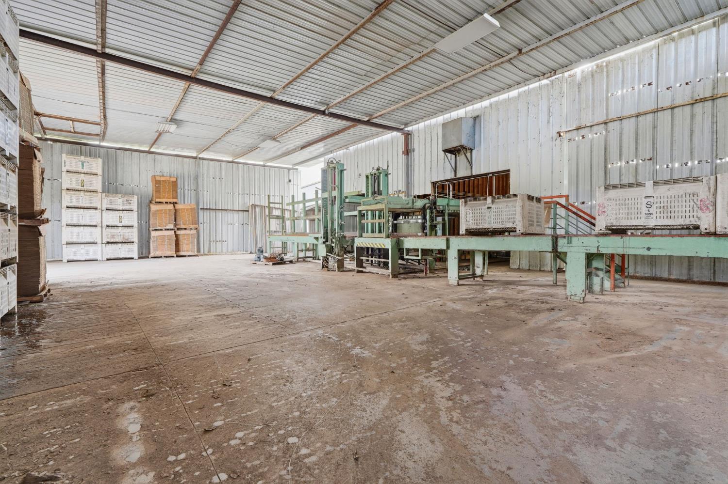42637 Road 114, Dinuba, CA 93618
