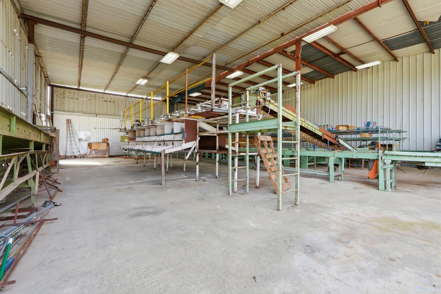 42637 Road 114, Dinuba, CA 93618
