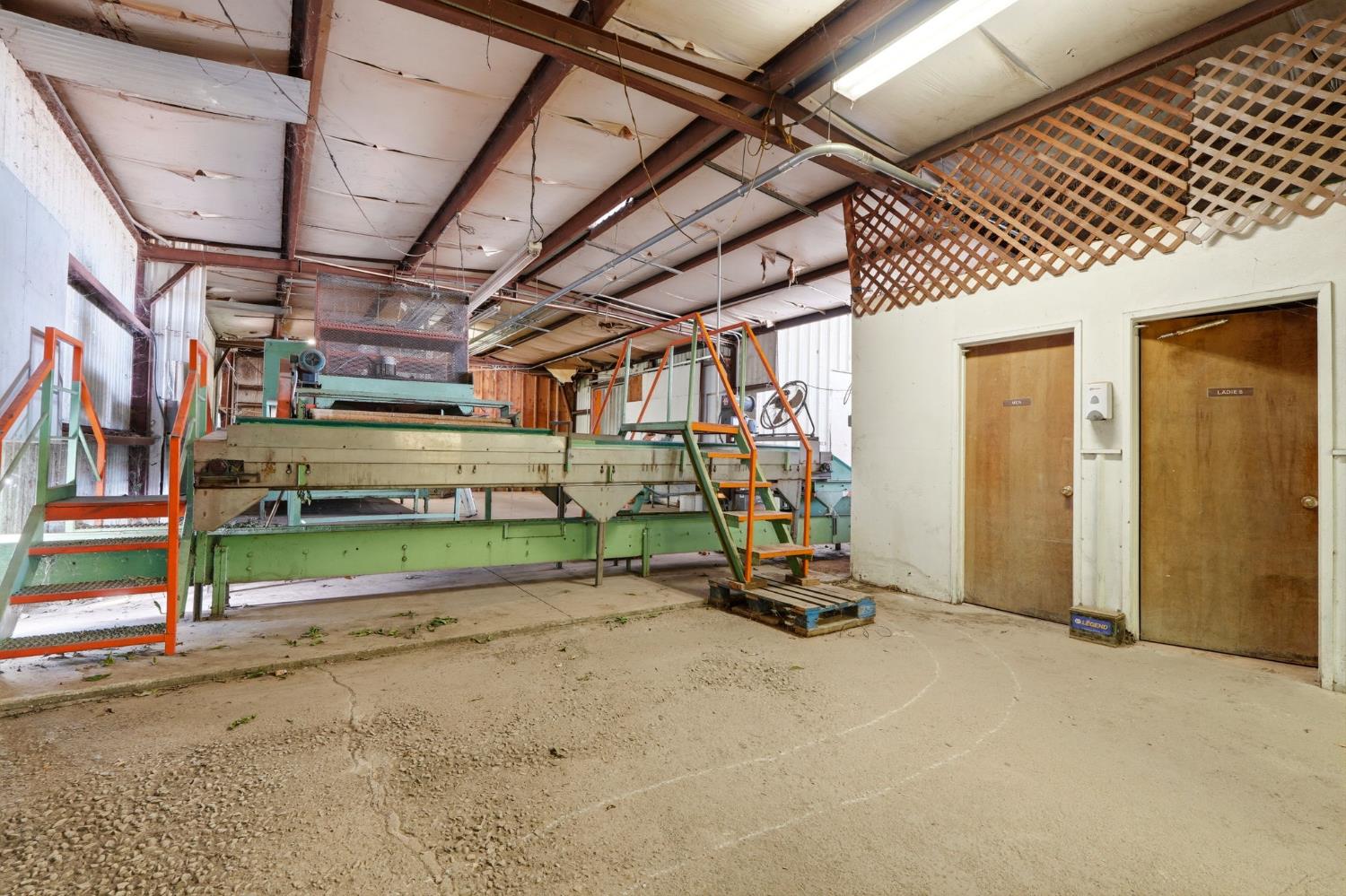 42637 Road 114, Dinuba, CA 93618