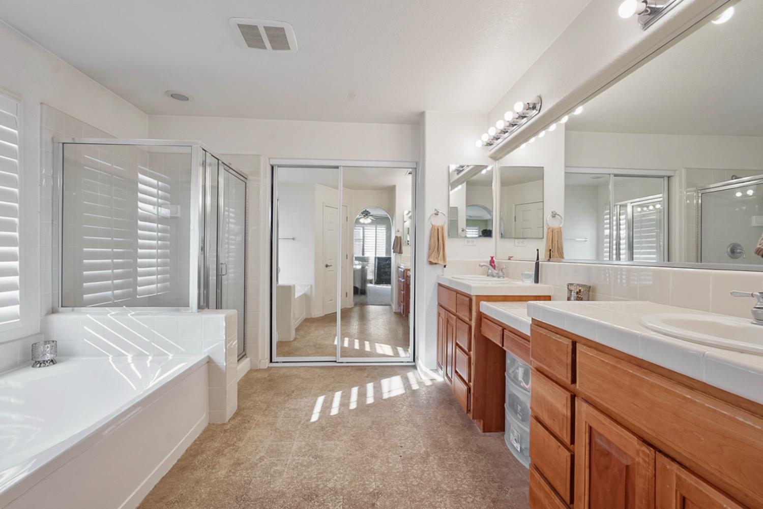 9470 Hillsborough Way, Chowchilla, CA 93610