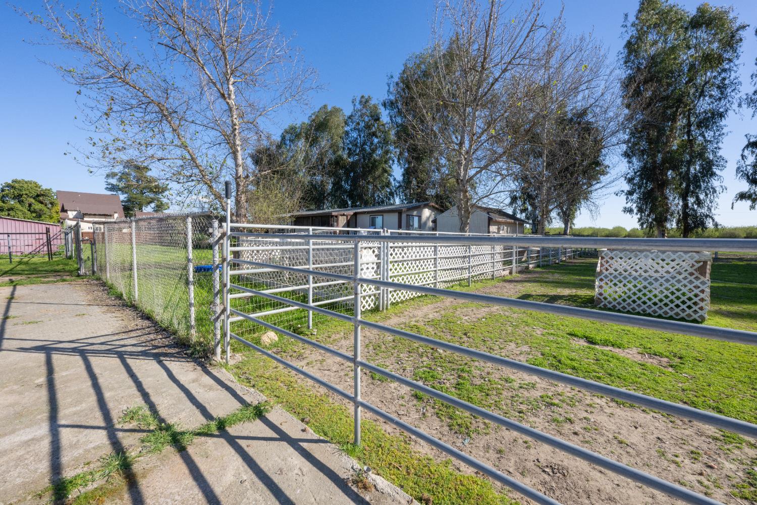 14901 S Highland Ave, Selma, CA 93662