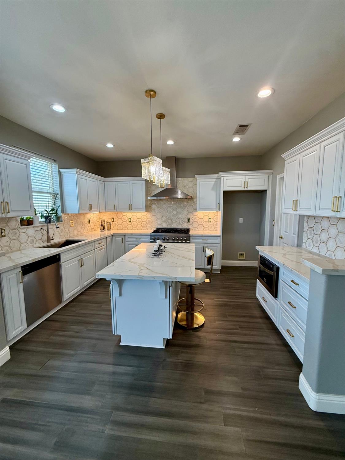 2689 Glade Ave, Madera, CA 93637