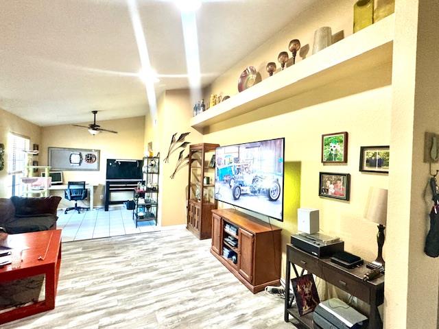 2407 Sarah Cir, Selma, CA 93662