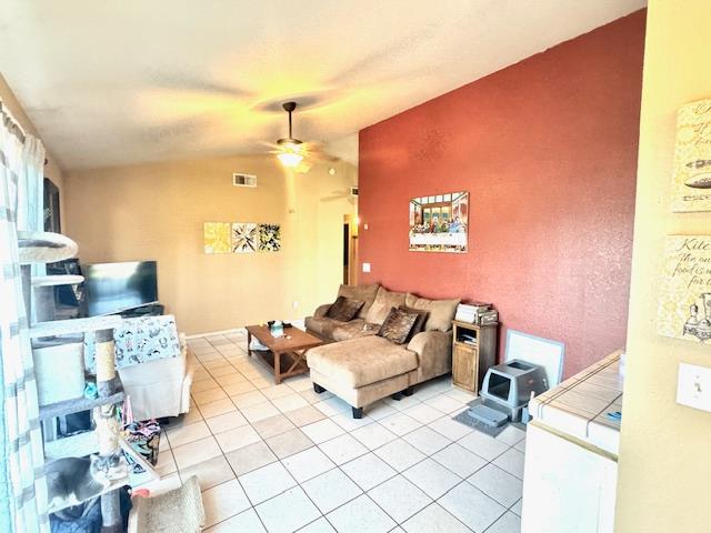 2407 Sarah Cir, Selma, CA 93662