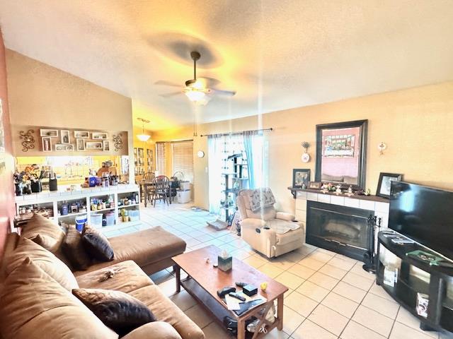 2407 Sarah Cir, Selma, CA 93662