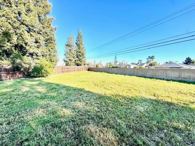 2407 Sarah Cir, Selma, CA 93662