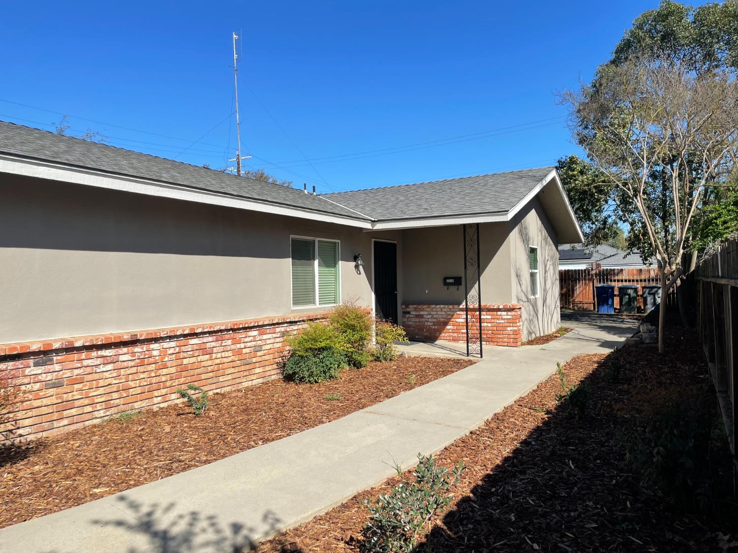 2538 N Thorne Ave, Fresno, CA 93704
