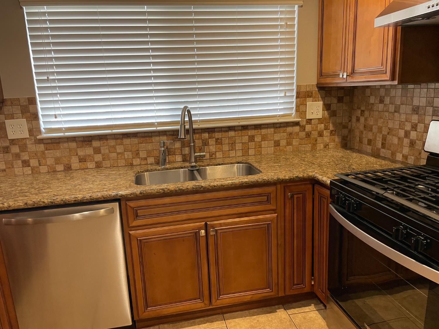 2538 N Thorne Ave, Fresno, CA 93704