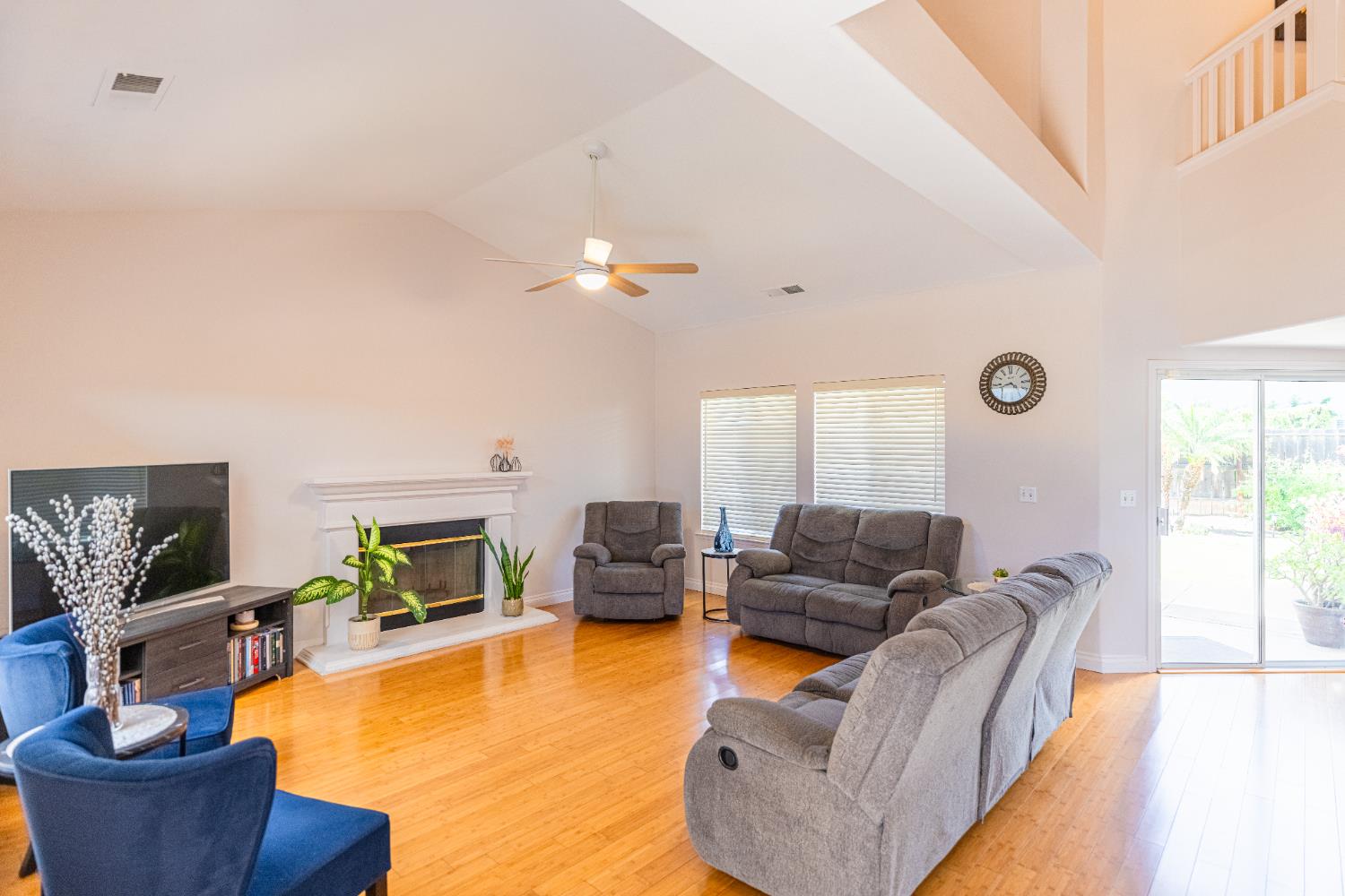 2322 E Revere Rd, Fresno, CA 93720