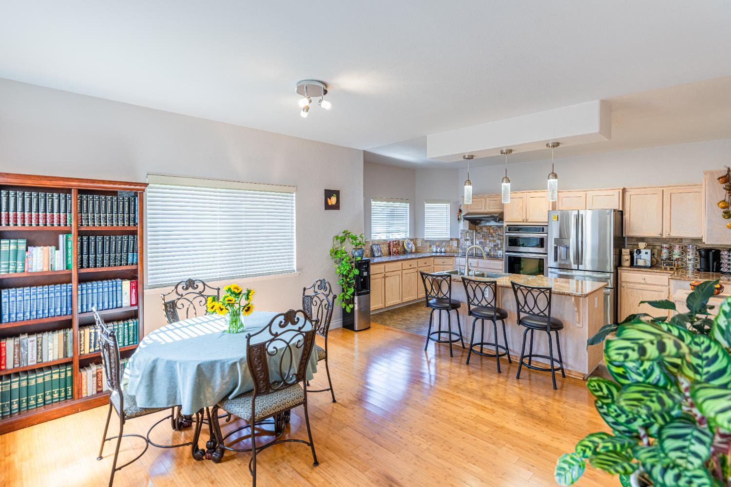 2322 E Revere Rd, Fresno, CA 93720