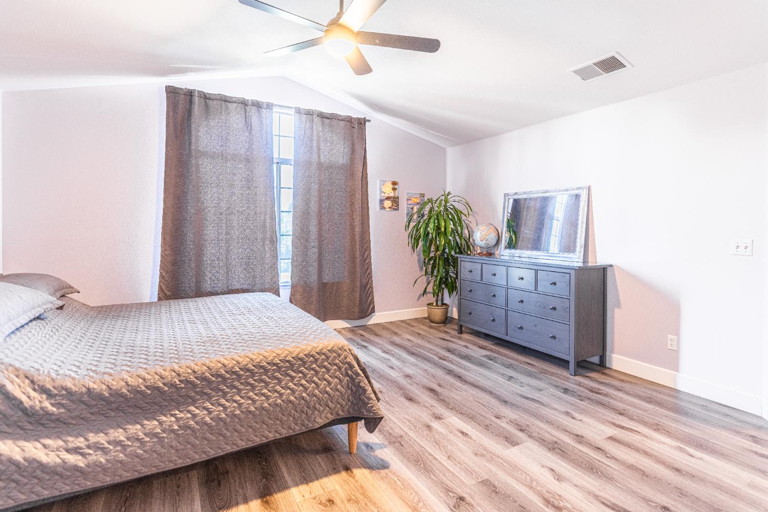 2322 E Revere Rd, Fresno, CA 93720