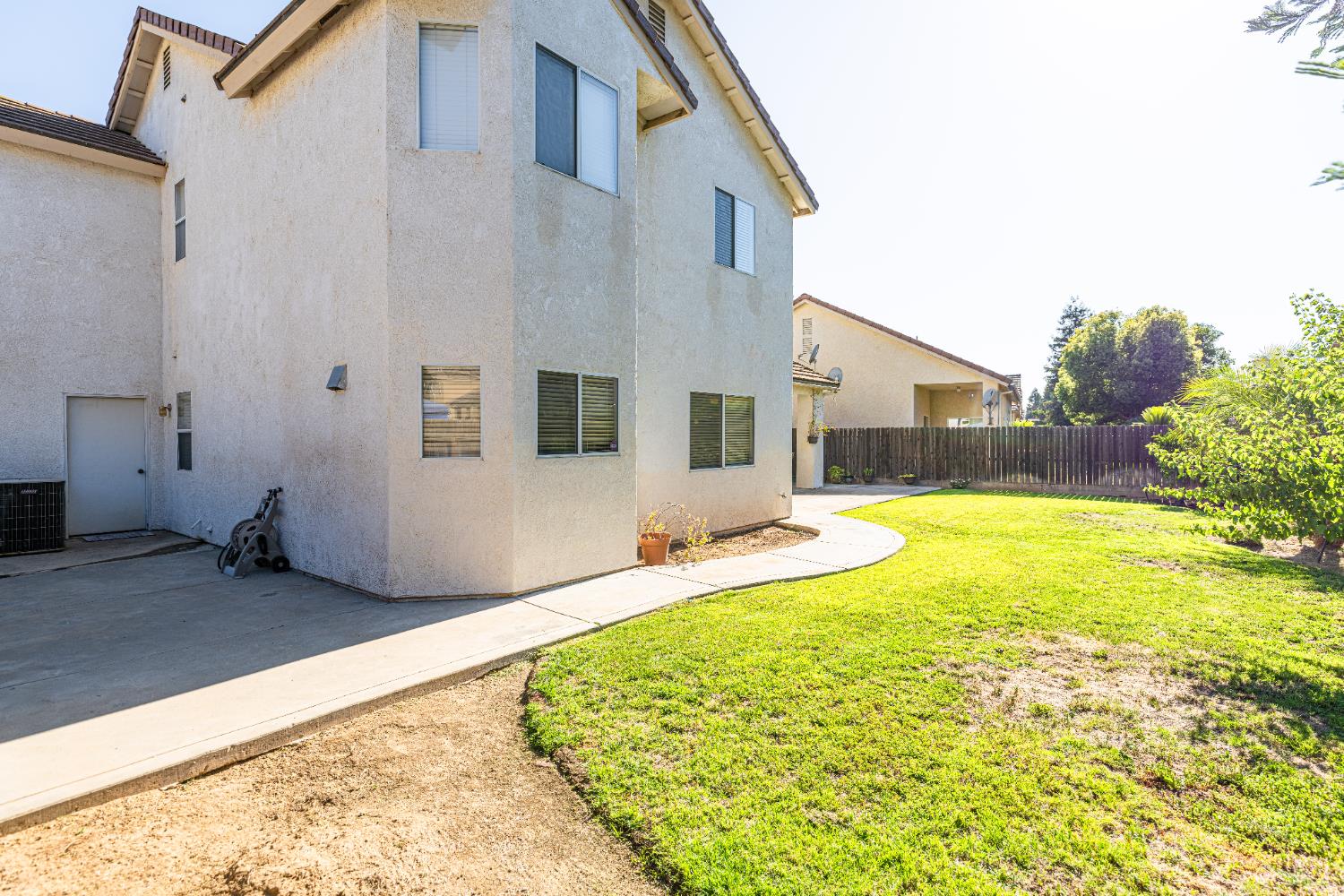 2322 E Revere Rd, Fresno, CA 93720