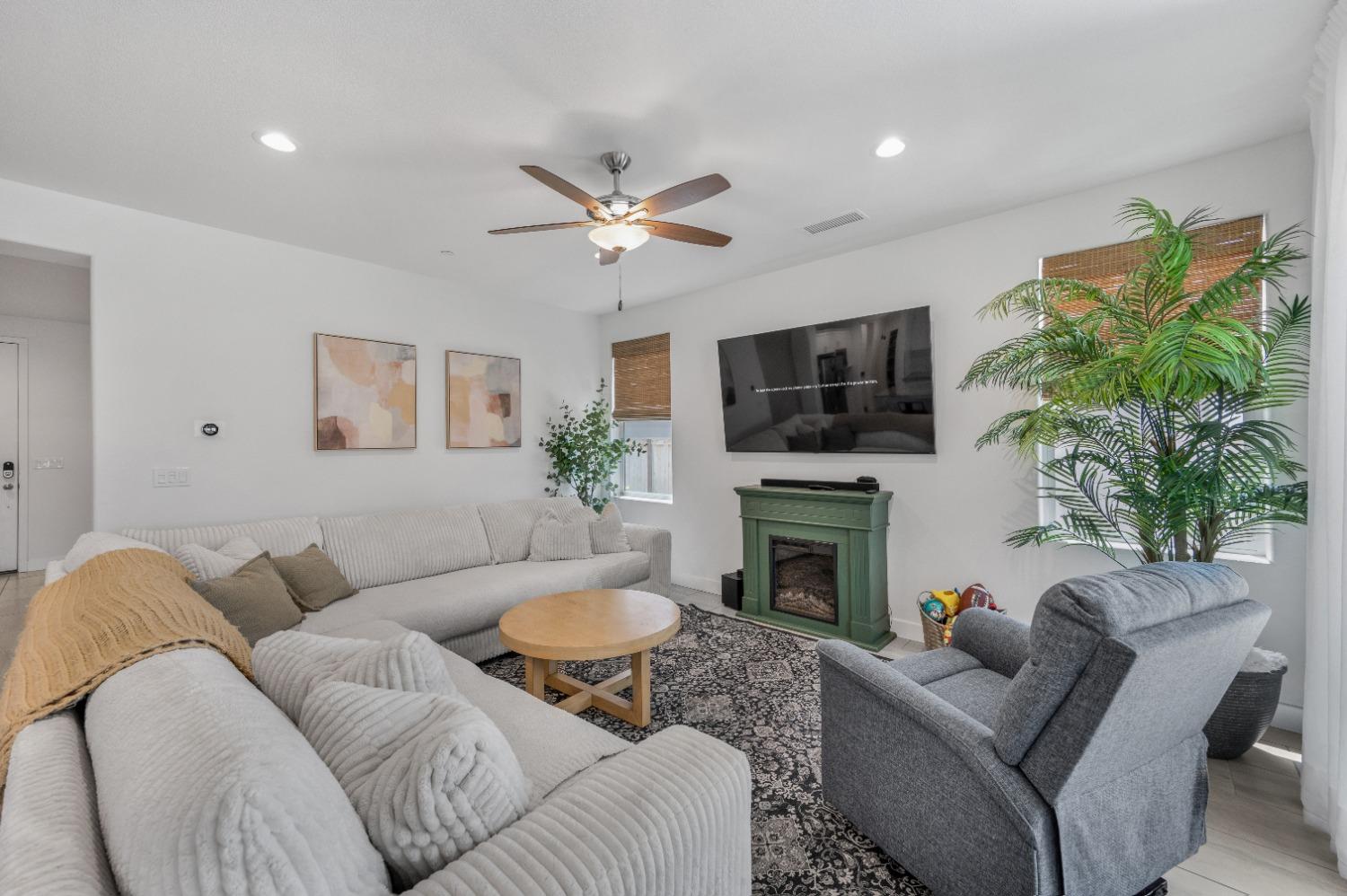 4494 Little Canyon Dr, Madera, CA 93636