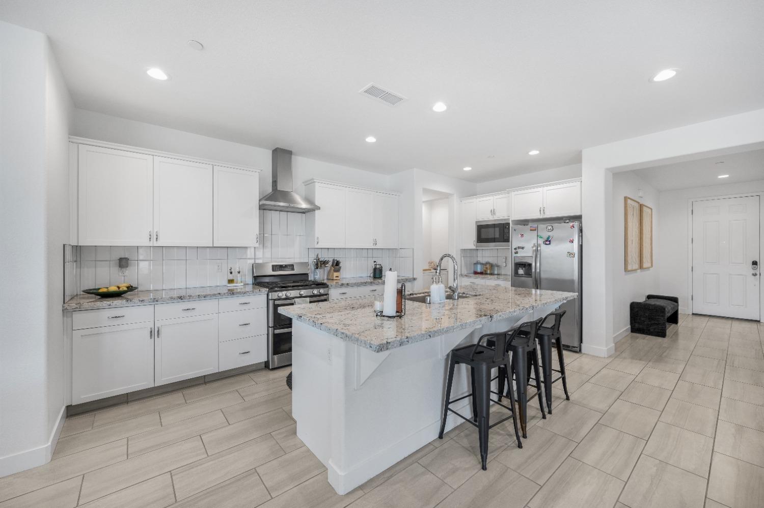 4494 Little Canyon Dr, Madera, CA 93636