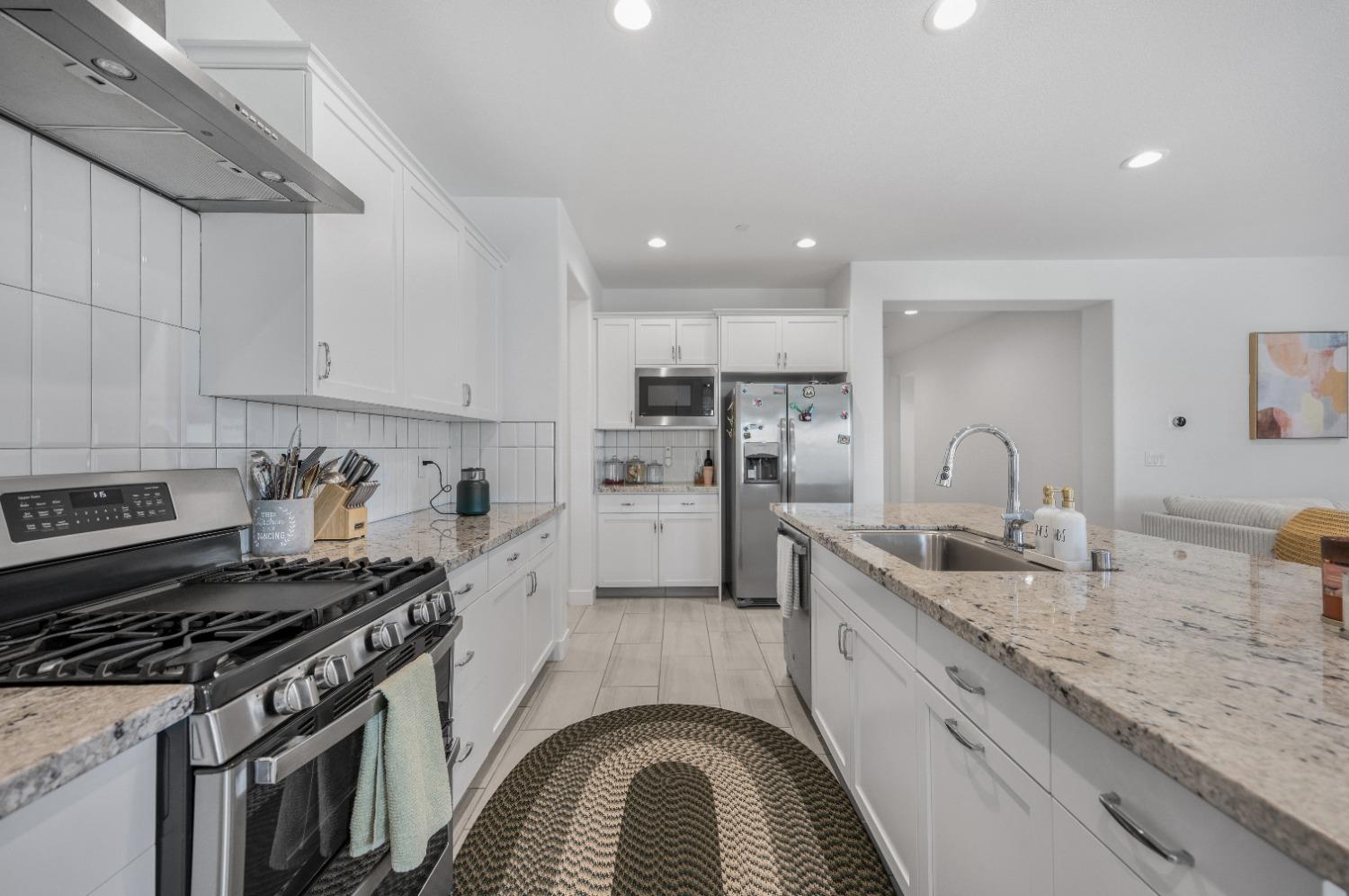 4494 Little Canyon Dr, Madera, CA 93636