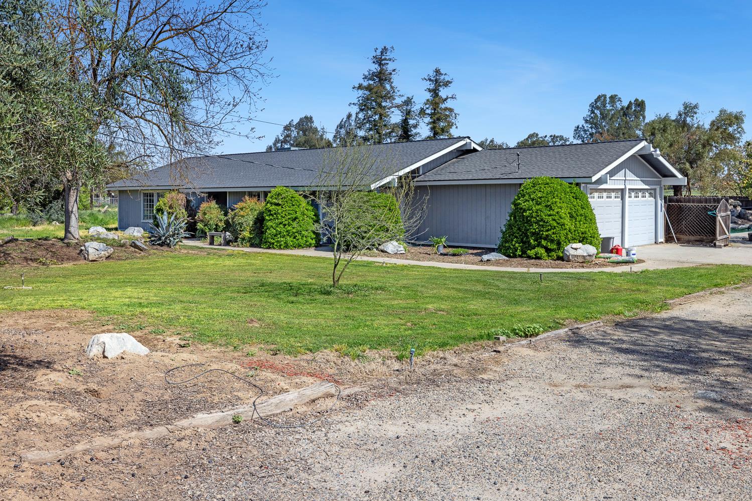 2196 N Ring Ave, Fresno, CA 93723