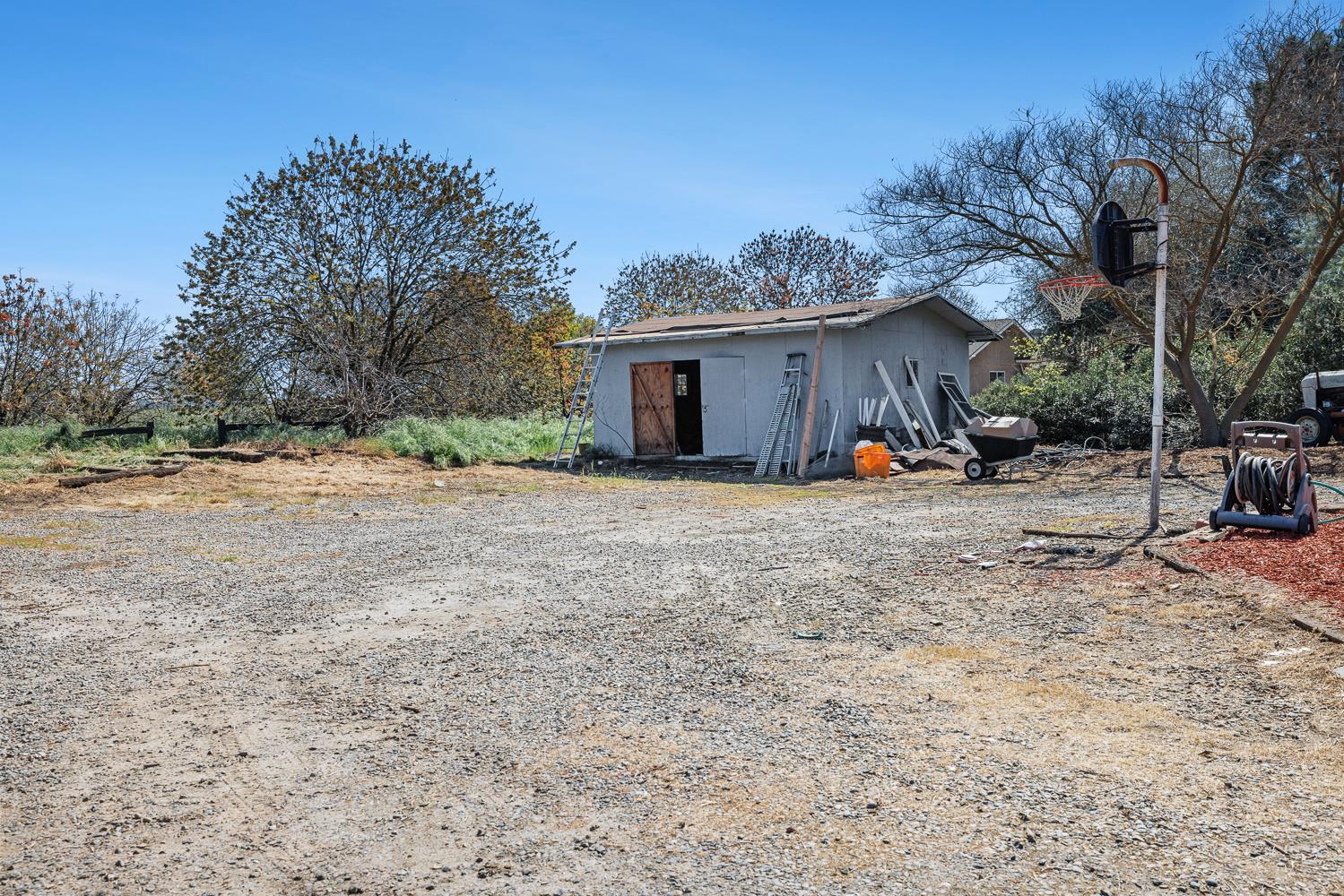 2196 N Ring Ave, Fresno, CA 93723