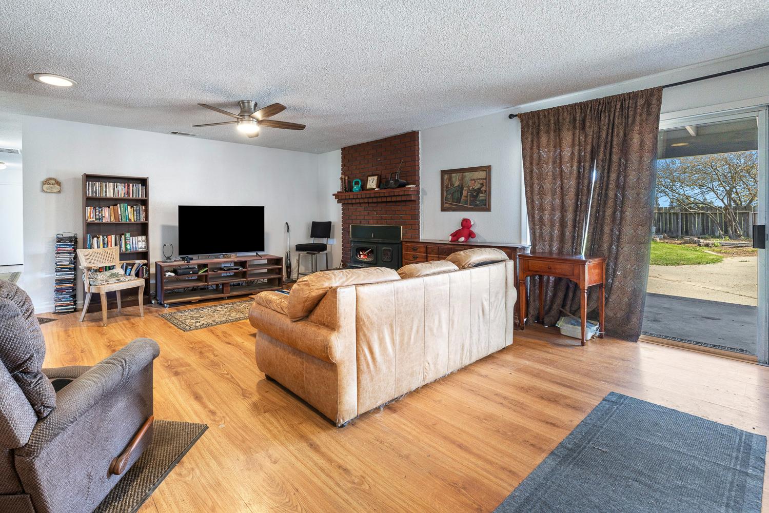 2196 N Ring Ave, Fresno, CA 93723