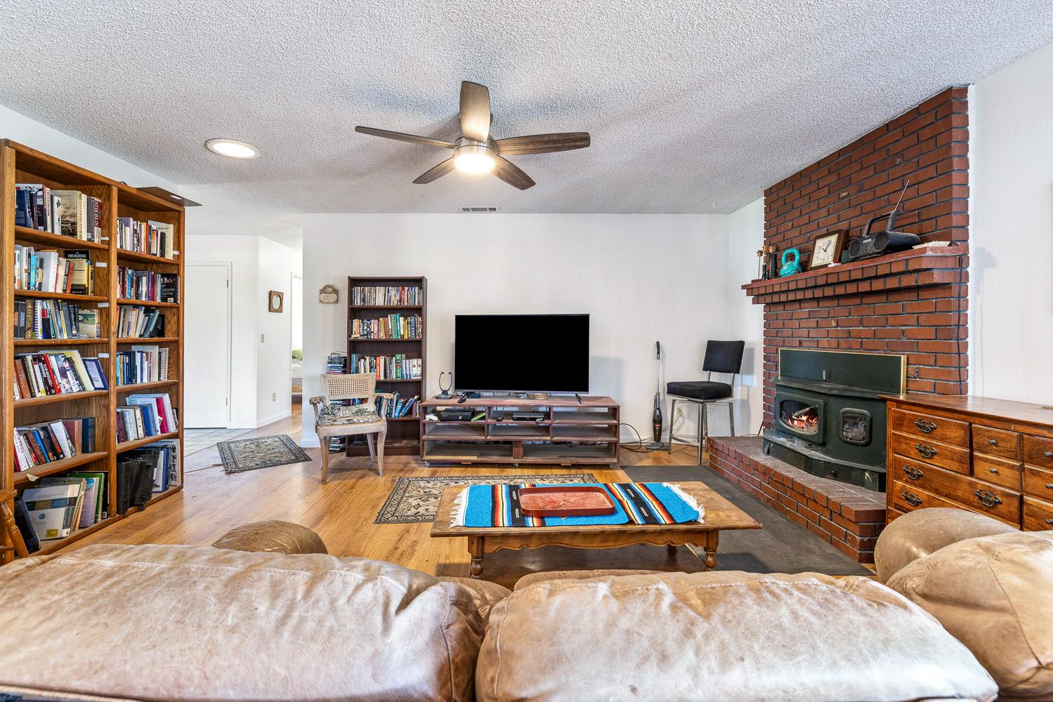 2196 N Ring Ave, Fresno, CA 93723