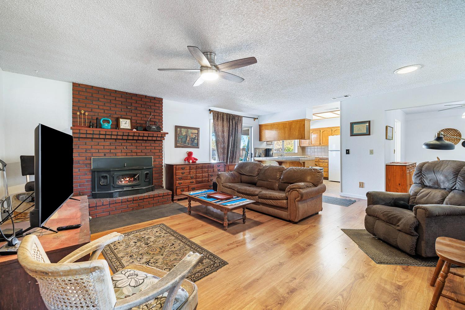 2196 N Ring Ave, Fresno, CA 93723