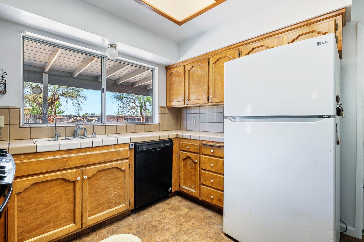 2196 N Ring Ave, Fresno, CA 93723