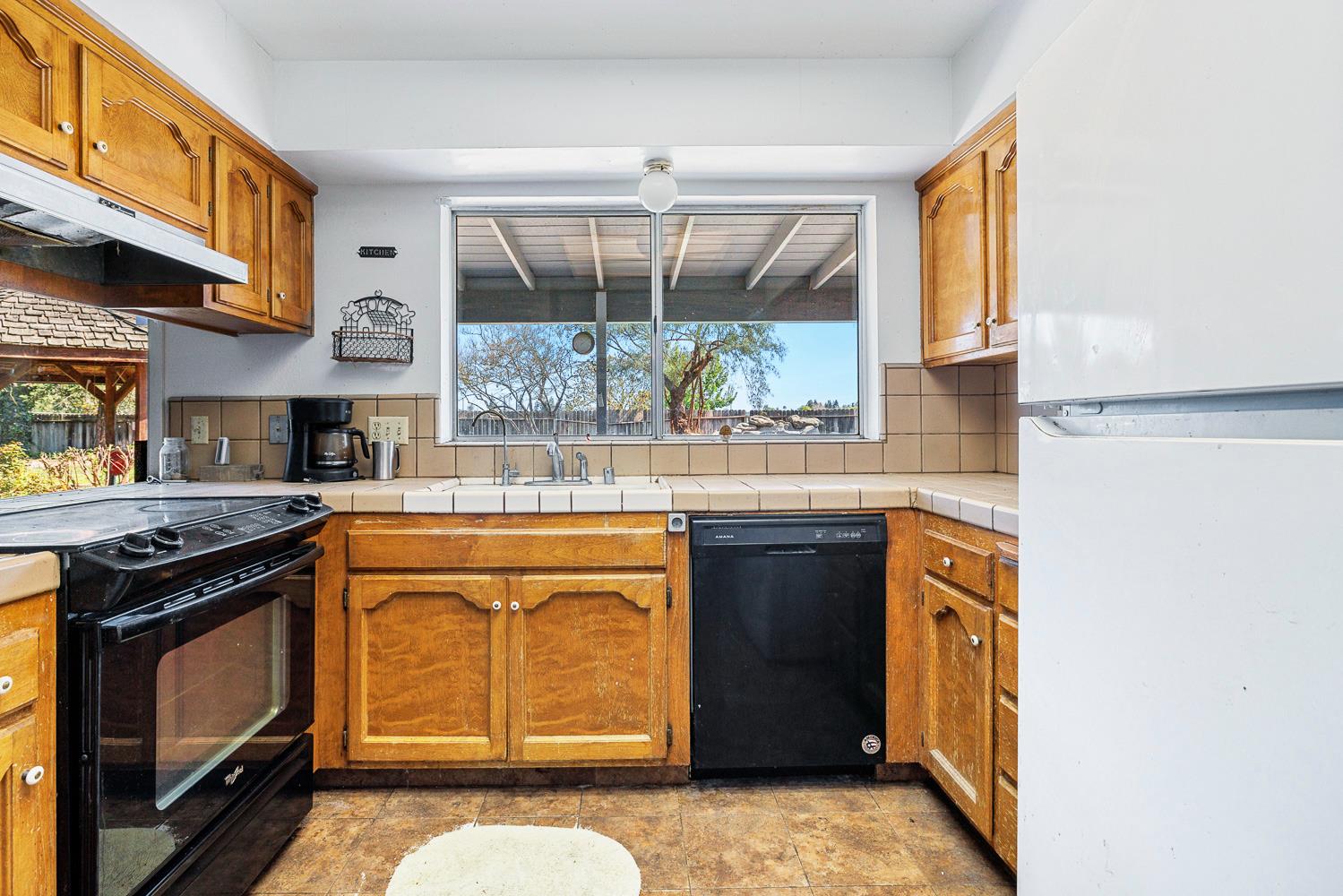 2196 N Ring Ave, Fresno, CA 93723