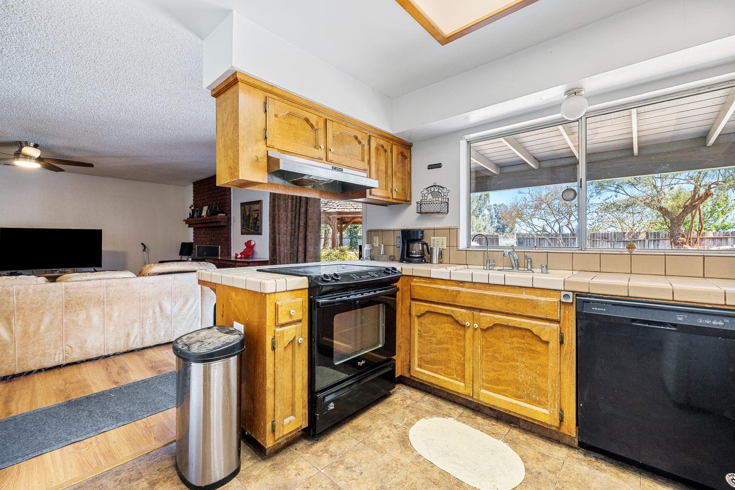 2196 N Ring Ave, Fresno, CA 93723