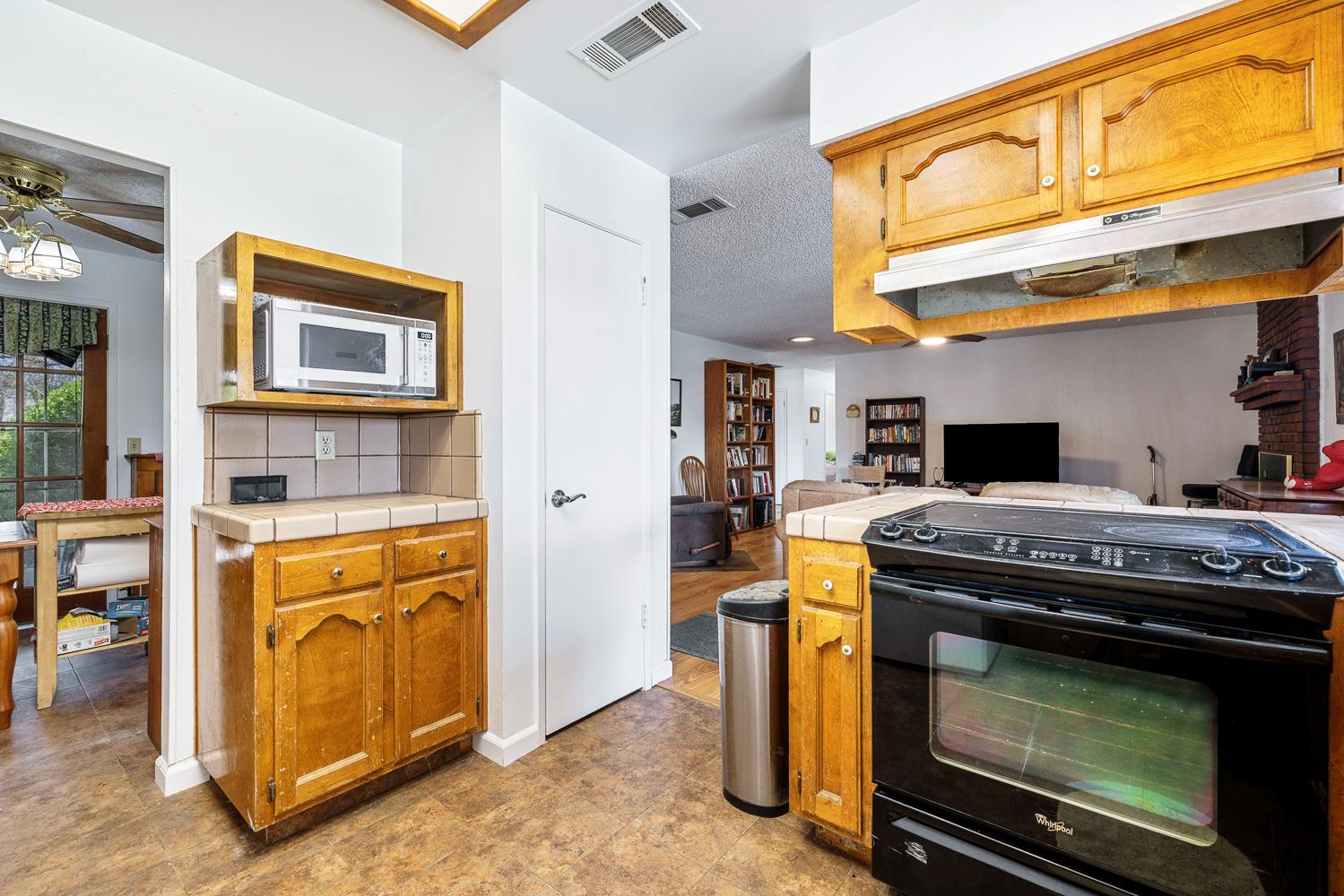 2196 N Ring Ave, Fresno, CA 93723