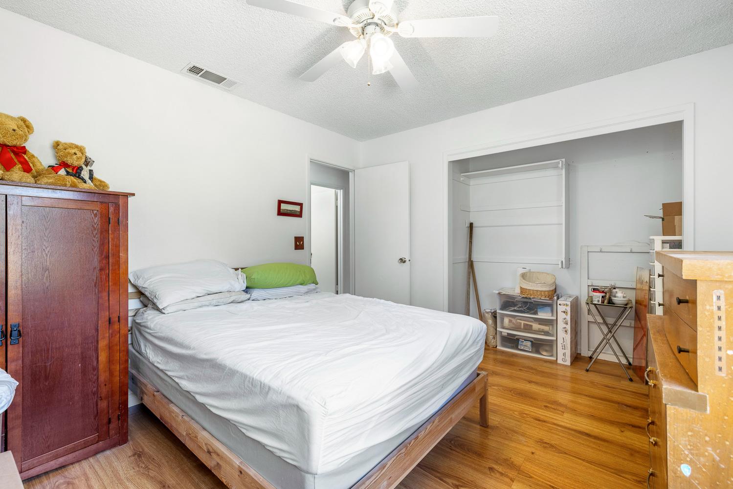 2196 N Ring Ave, Fresno, CA 93723