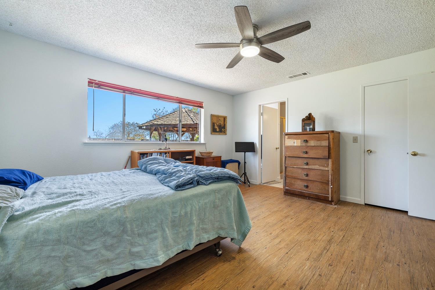 2196 N Ring Ave, Fresno, CA 93723