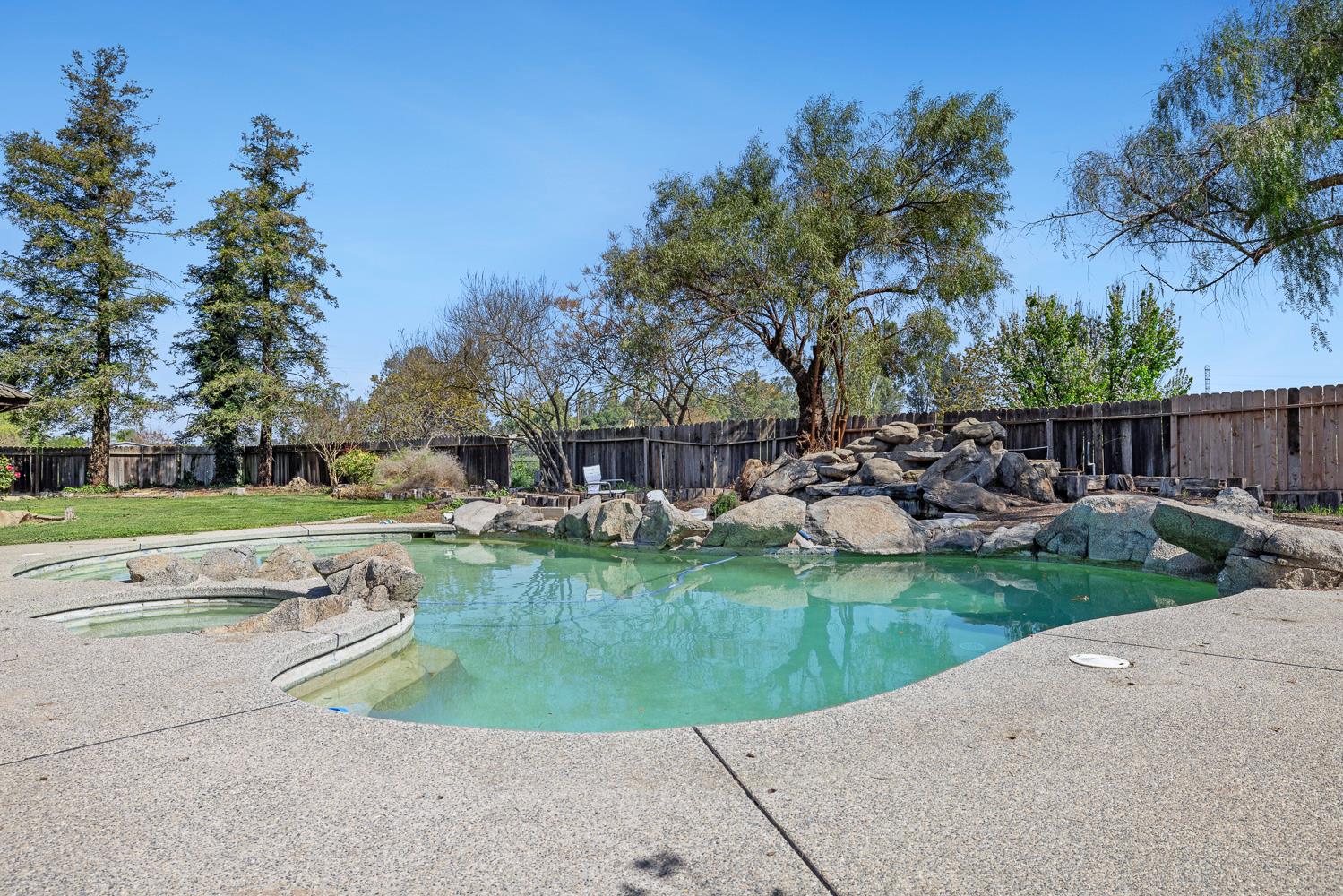 2196 N Ring Ave, Fresno, CA 93723