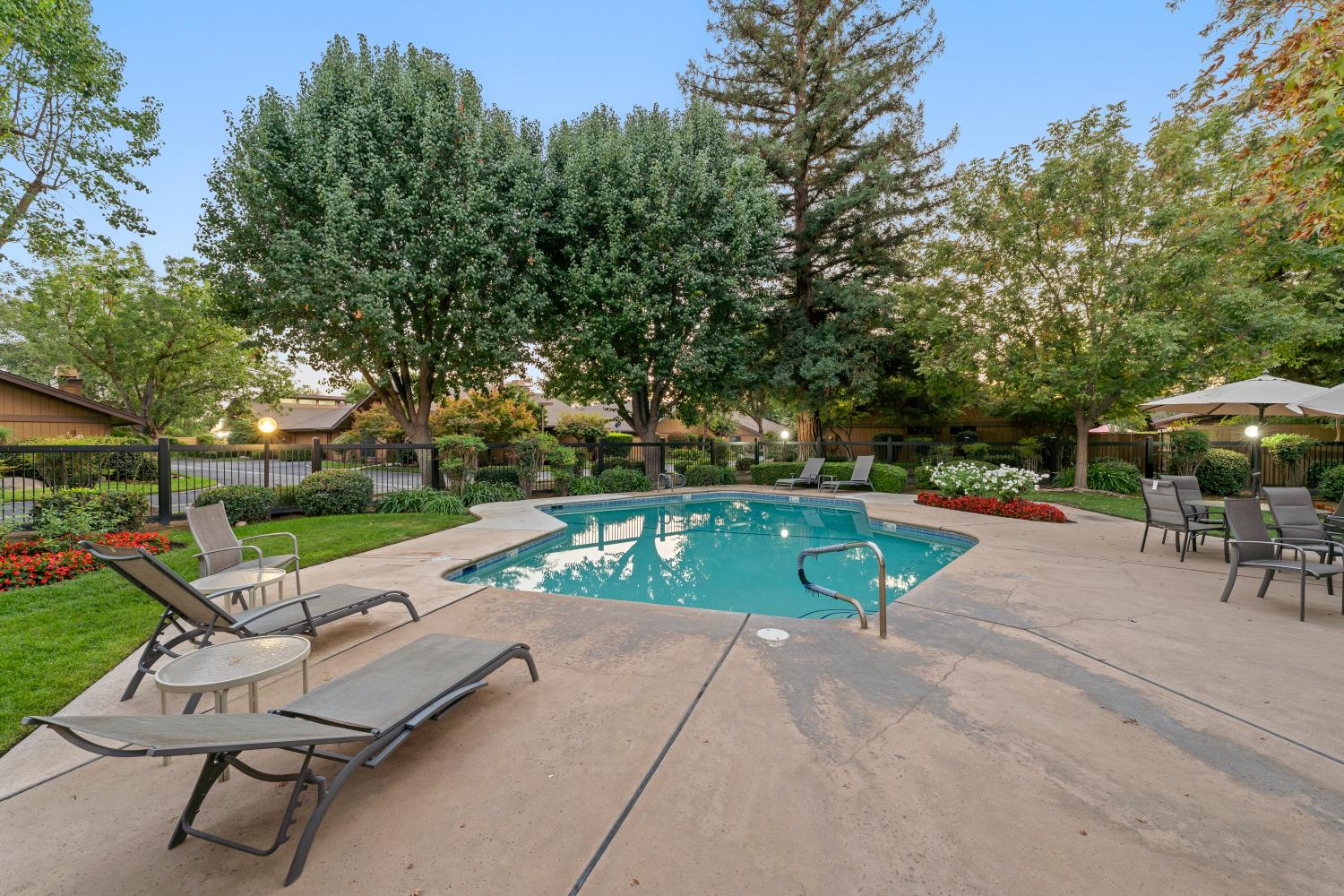 6260 N Palm Ave #111, Fresno, CA 93704