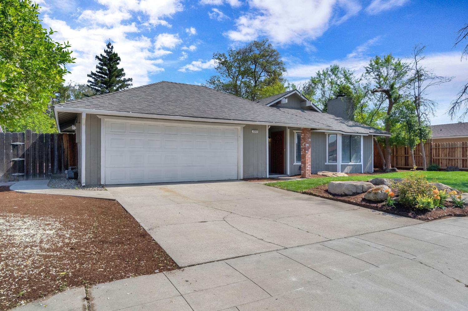 3099 Ezie Ave, Clovis, CA 93611