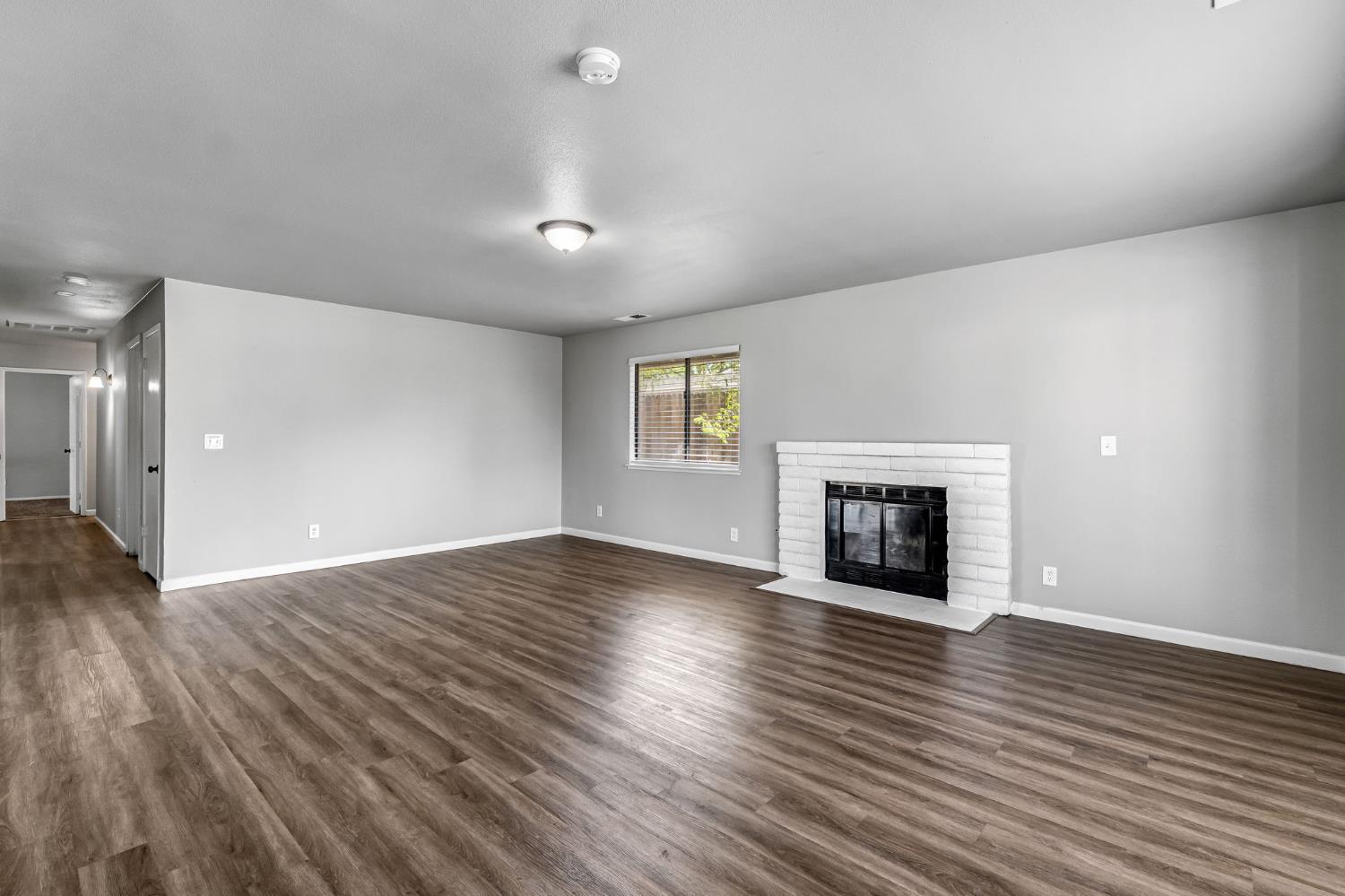 3099 Ezie Ave, Clovis, CA 93611