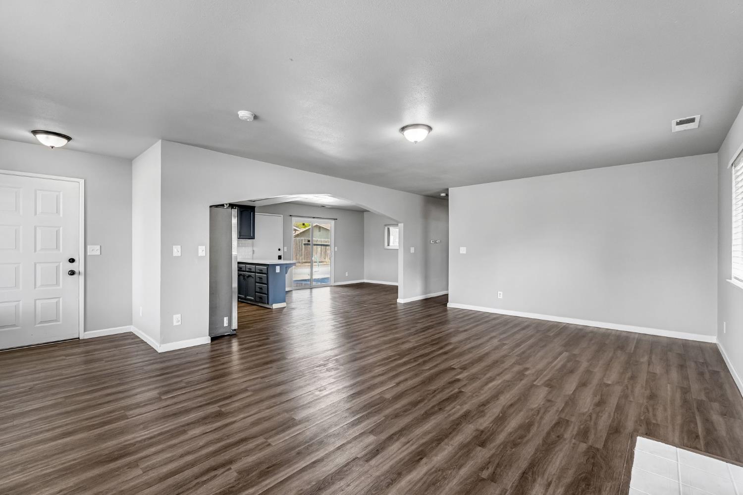 3099 Ezie Ave, Clovis, CA 93611