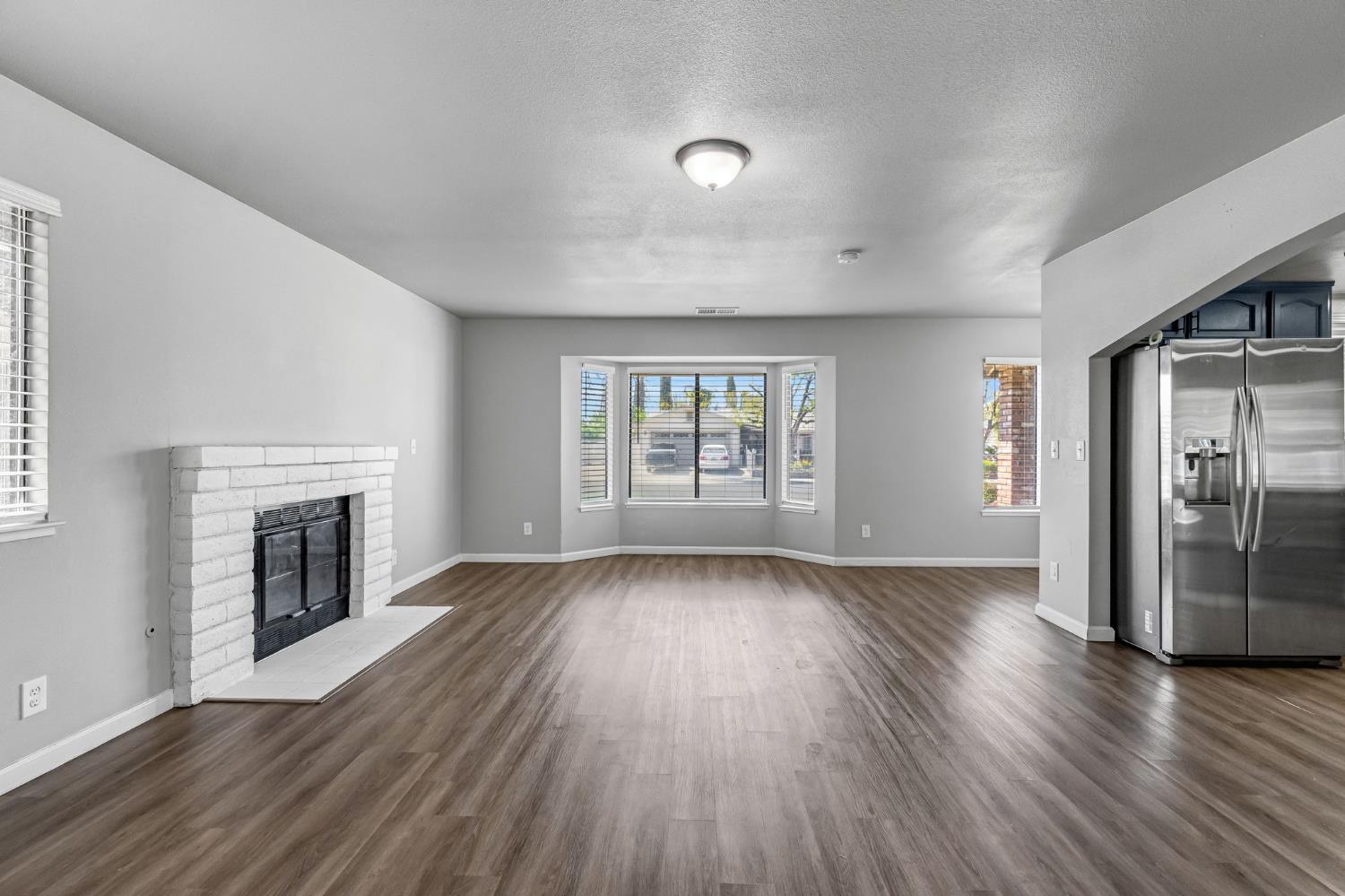 3099 Ezie Ave, Clovis, CA 93611