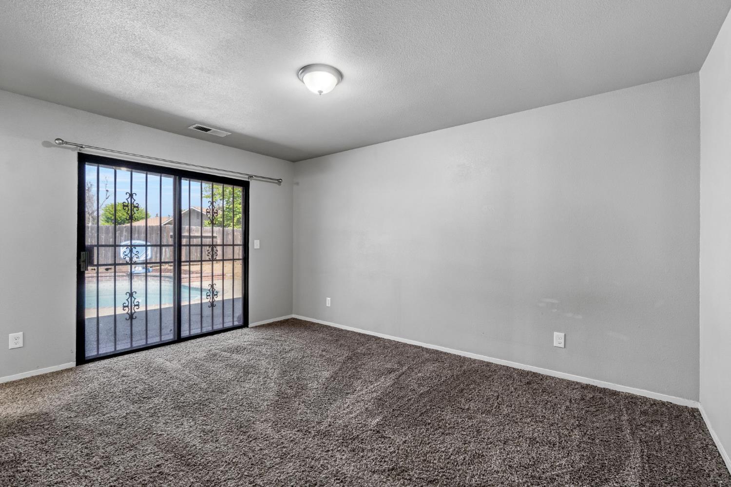 3099 Ezie Ave, Clovis, CA 93611