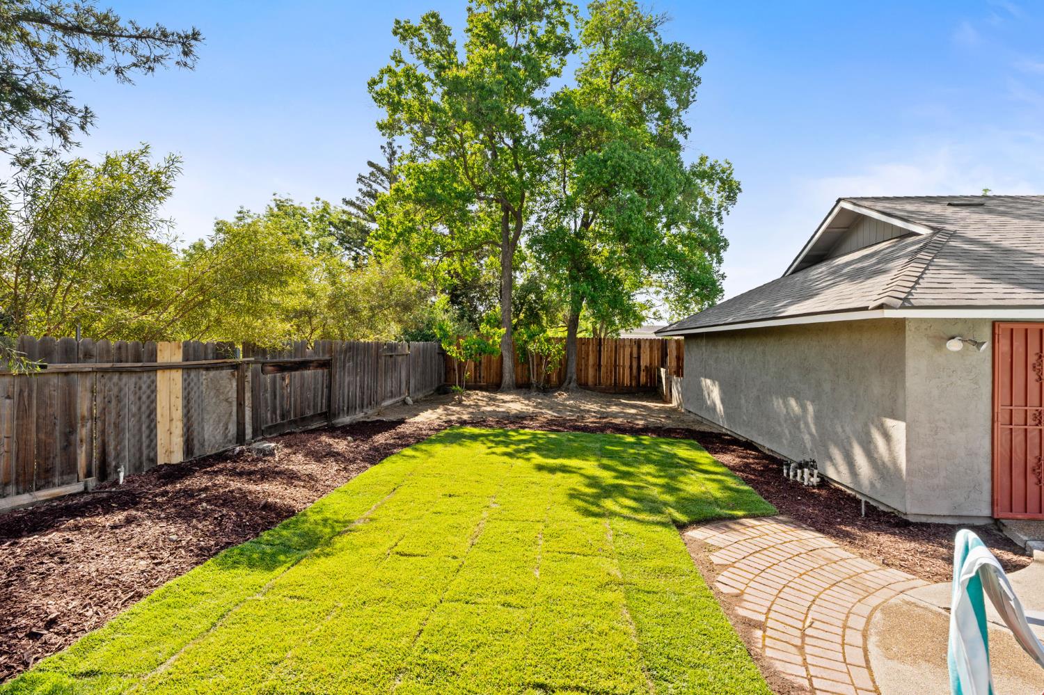 3099 Ezie Ave, Clovis, CA 93611