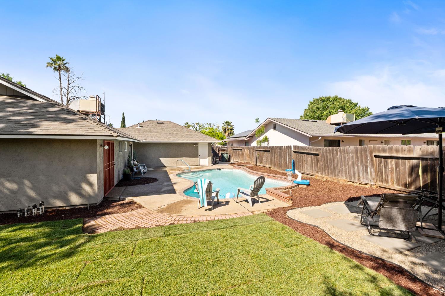 3099 Ezie Ave, Clovis, CA 93611