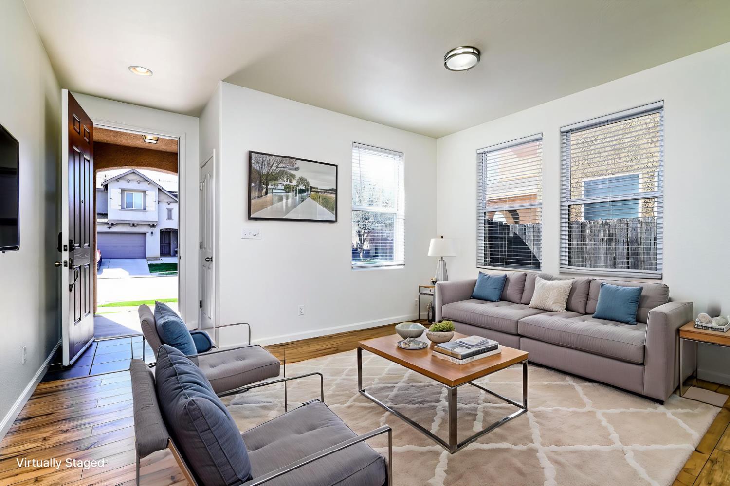 7464 E Robinson Ave, Fresno, CA 93737