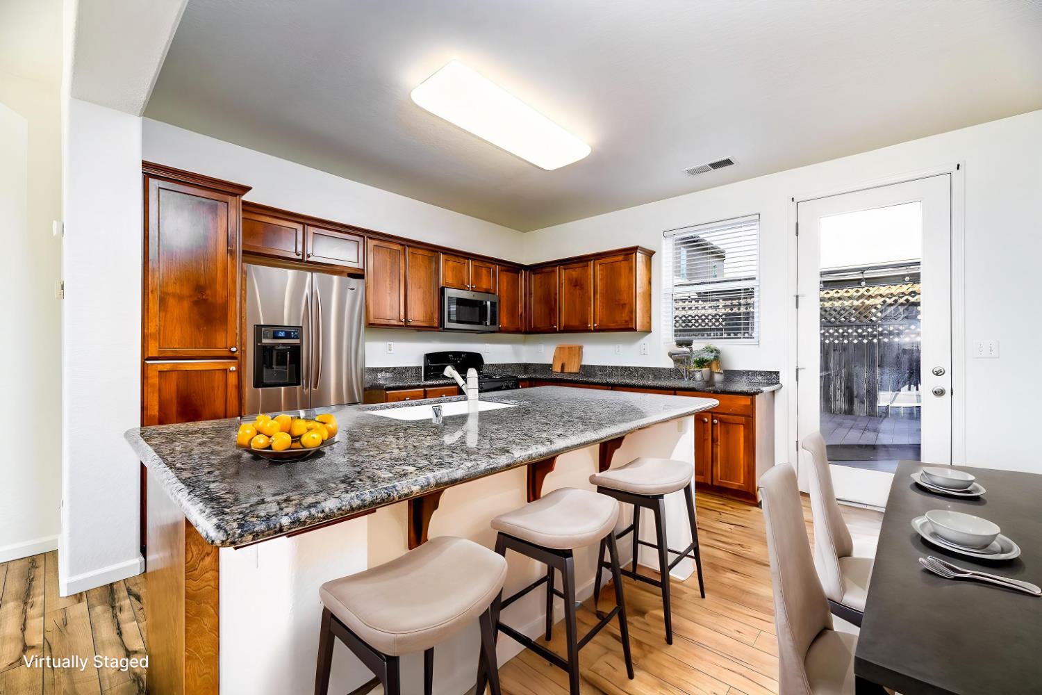 7464 E Robinson Ave, Fresno, CA 93737