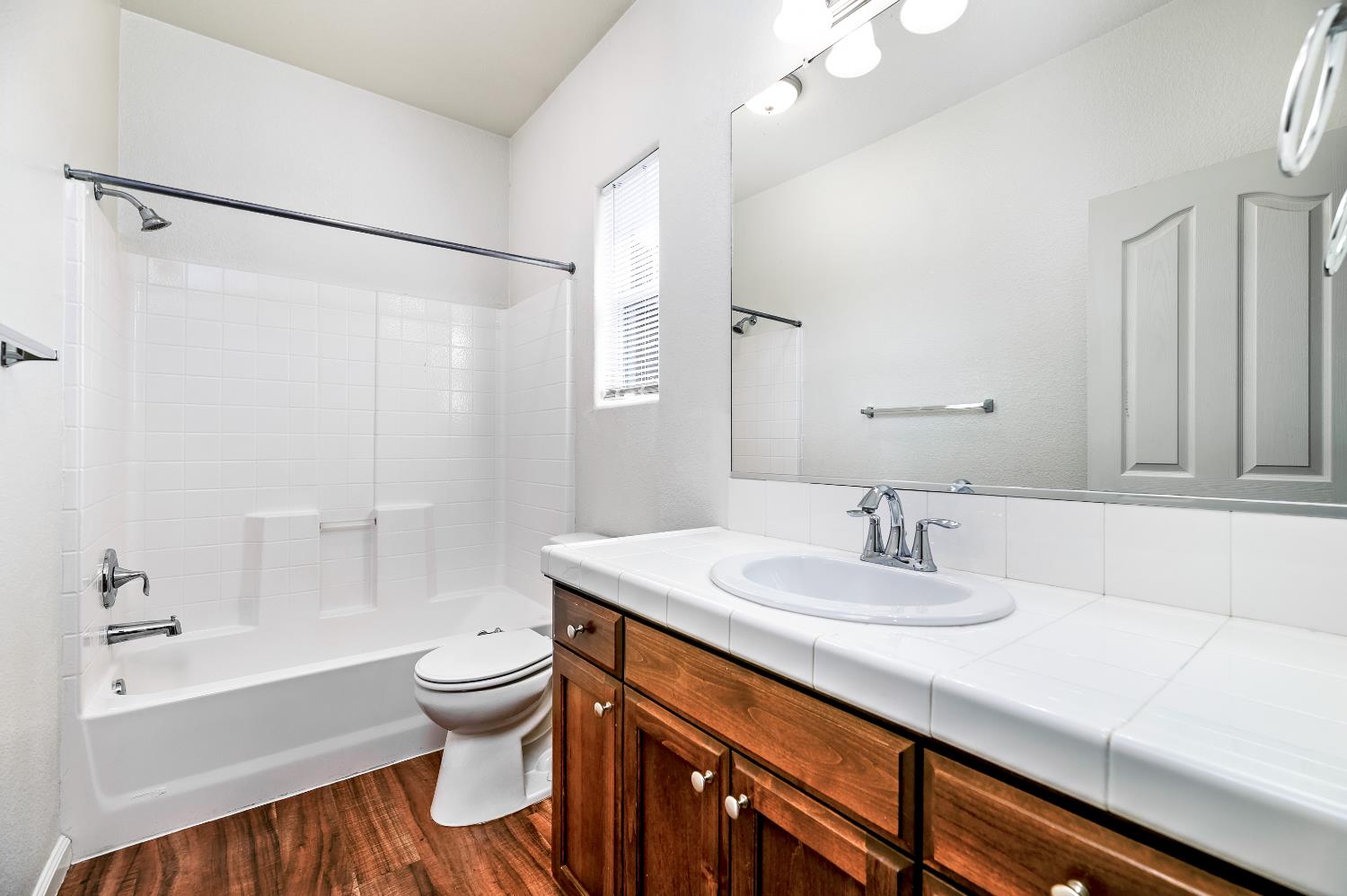 7464 E Robinson Ave, Fresno, CA 93737