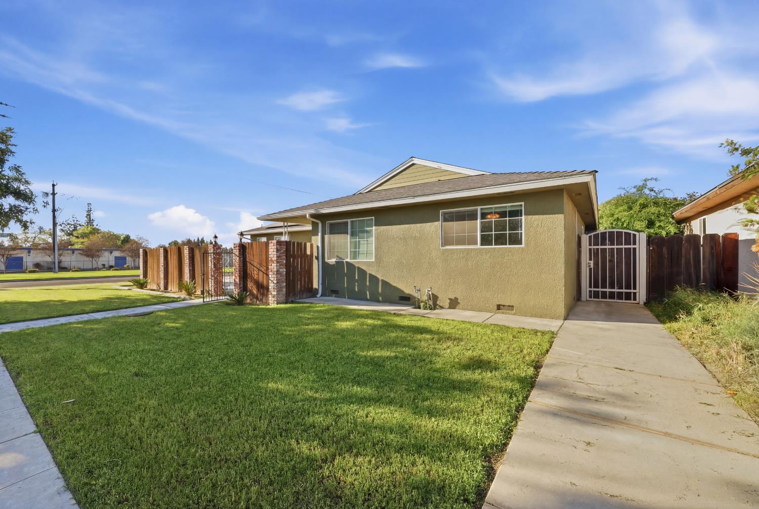 1214 E Mesa Ave, Fresno, CA 93710