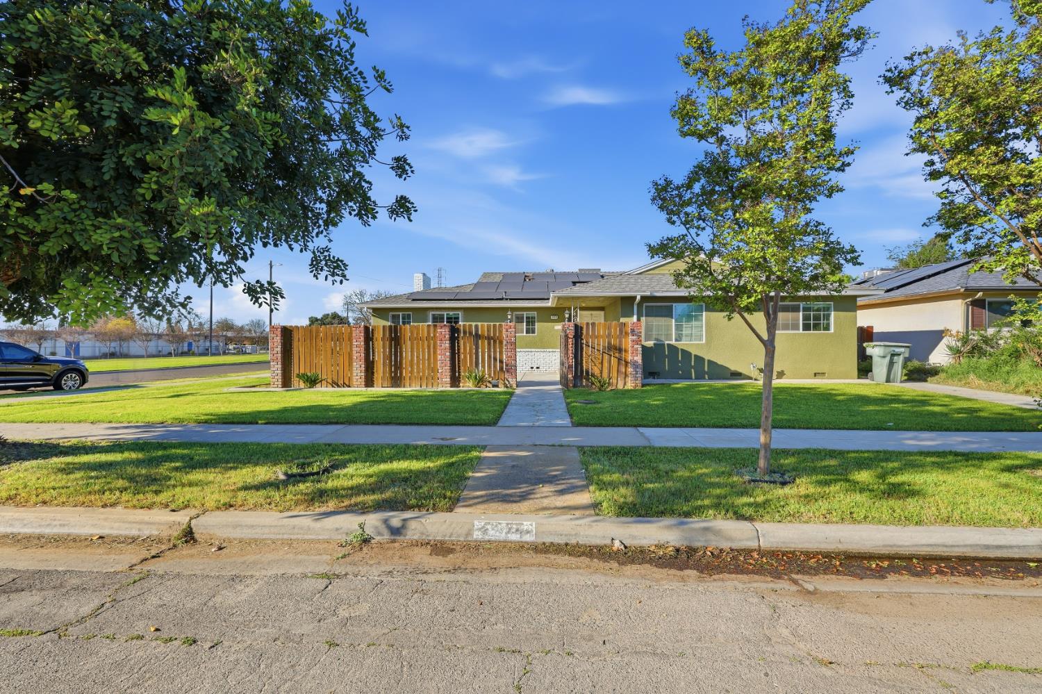 1214 E Mesa Ave, Fresno, CA 93710