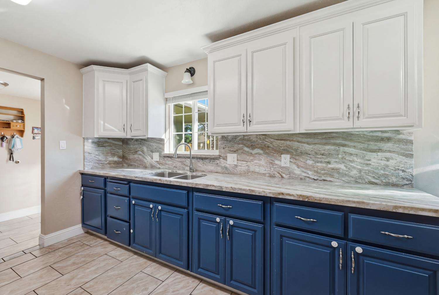 1214 E Mesa Ave, Fresno, CA 93710