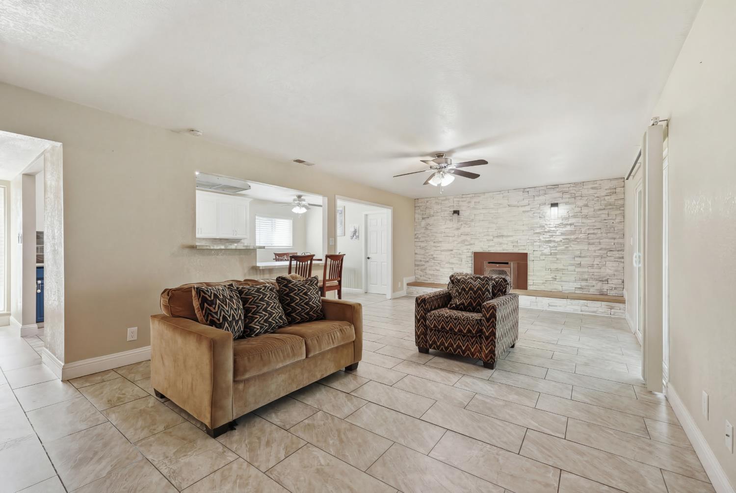 1214 E Mesa Ave, Fresno, CA 93710