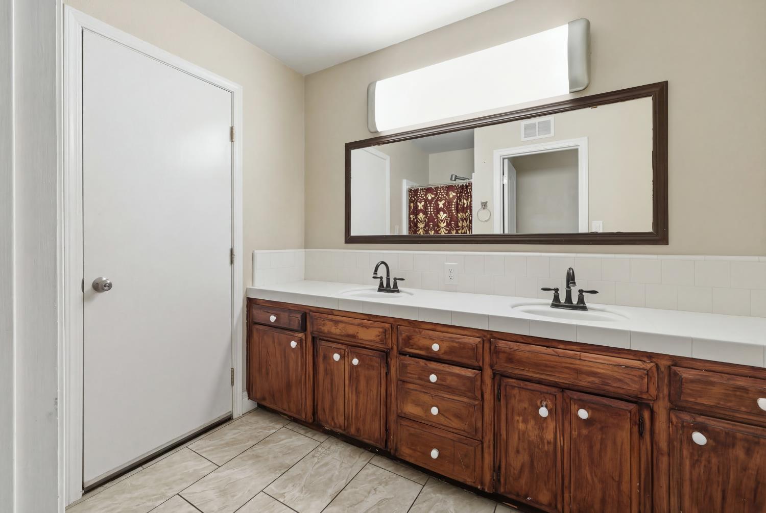 1214 E Mesa Ave, Fresno, CA 93710